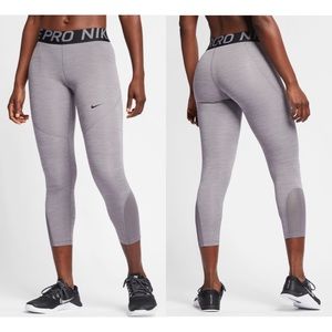 💕{NWOT}Nike Pro Cropped Leggings